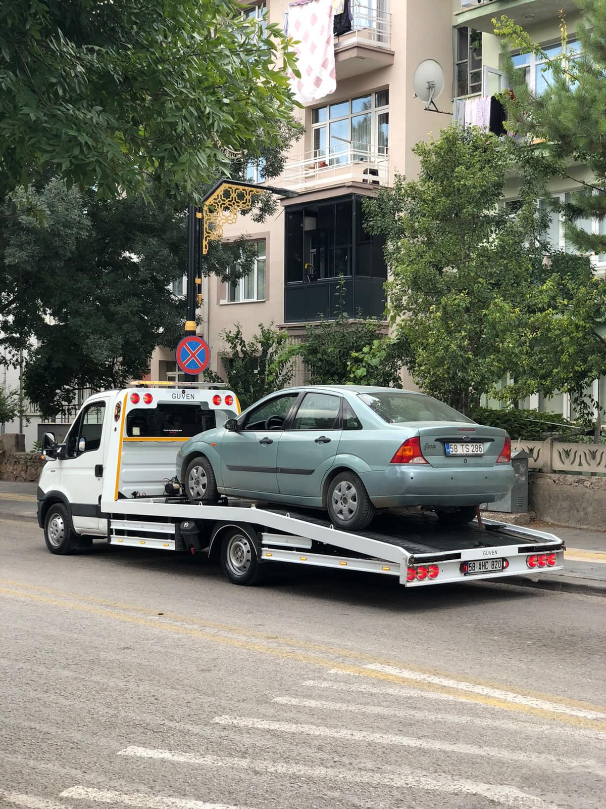 Kaza sonrası hareket edemeyen aracın durumuna göre kontrollü yükleme ve taşıma planı.