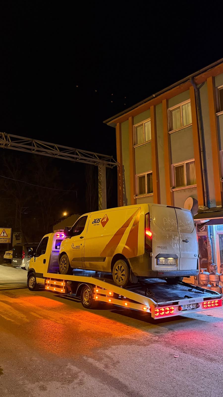 Panelvan aracın çekiciyle taşınması